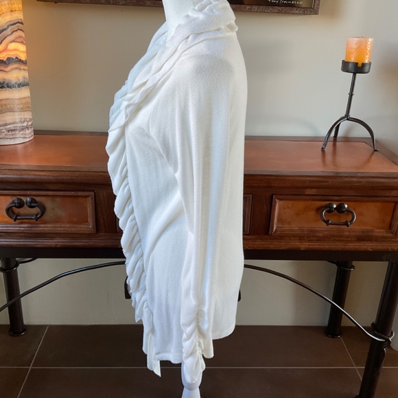 Cmm soft material, ruffled sweater. Ruched sleeves. Cream color. Size M - Picture 9 of 9
